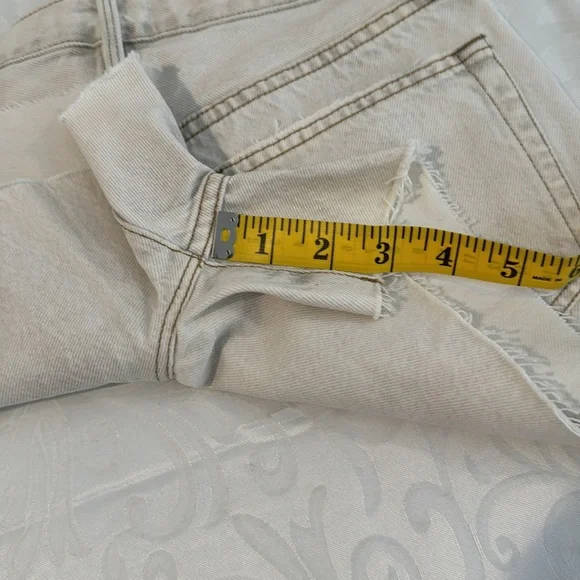 Frame Le Brigette High Waist Raw Hem Denim Shorts - Picture 15 of 16